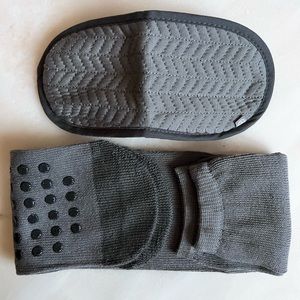Travel set gray socks and sleep mask. New. Unisex.